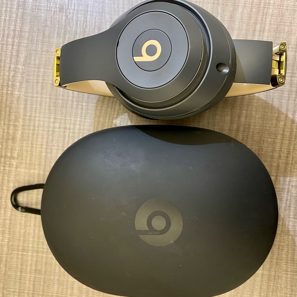 Beats wireless 3 studio headphones